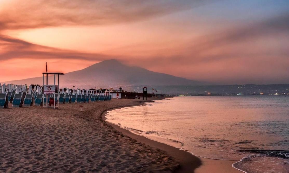 Casa Vacanza Nina Aeroporto di Catania Fontana Rossa Esterno foto